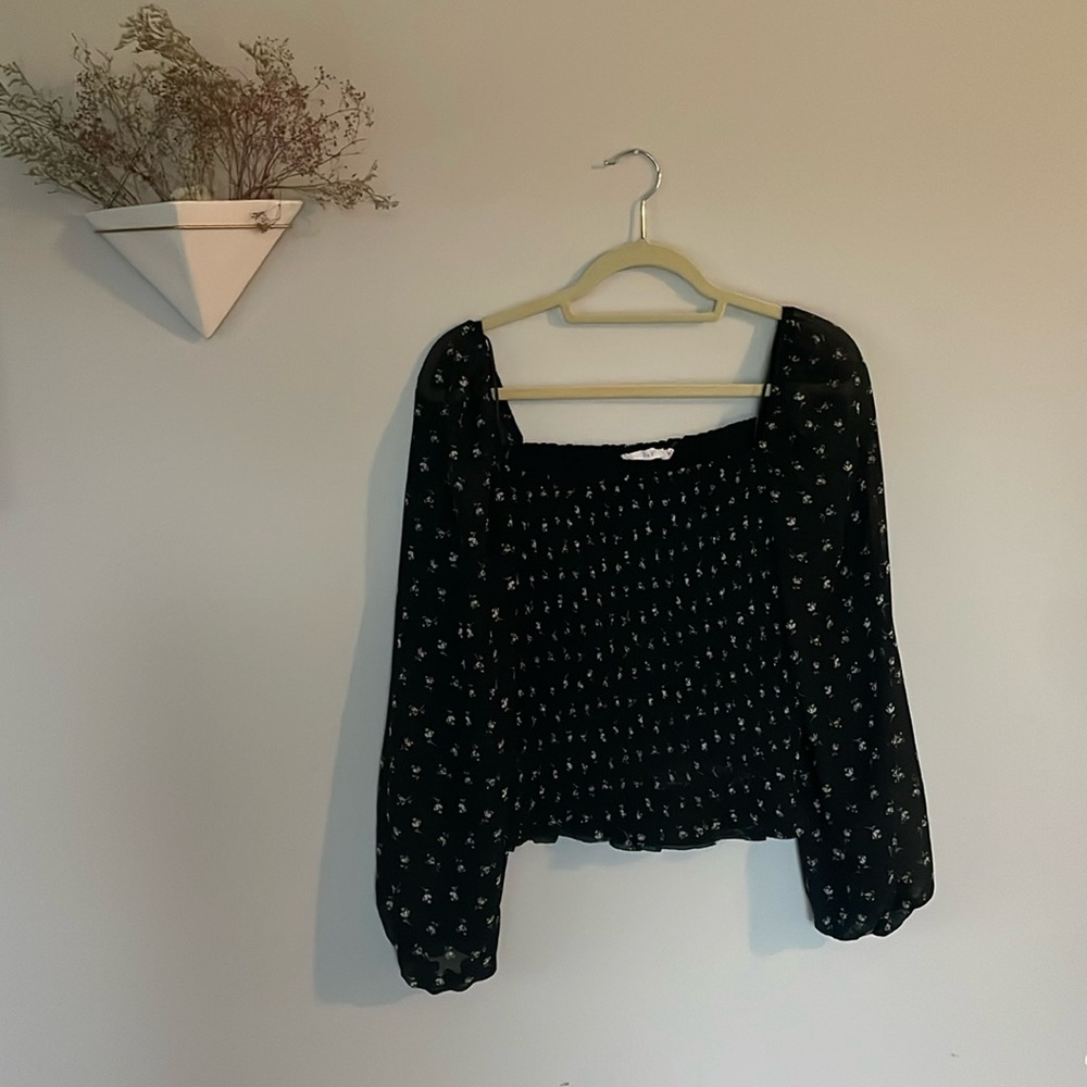 Black flower top